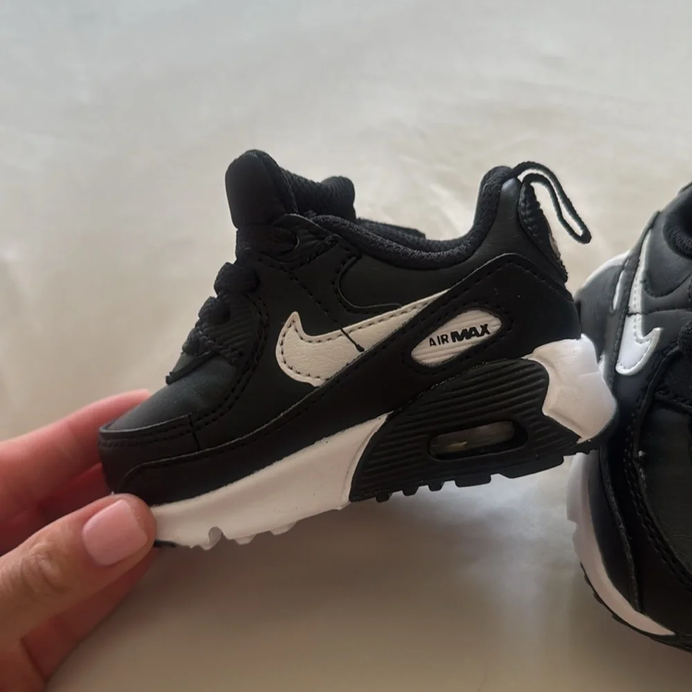New Nike Airmax 90 Easyon Baby Sneakers size 3C